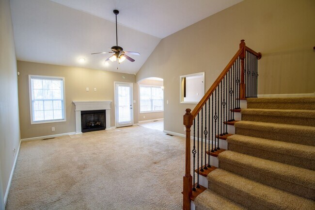 Foto del edificio - Fresh and Clean 3/2 with BONUS room and fenced yard.  Go.
