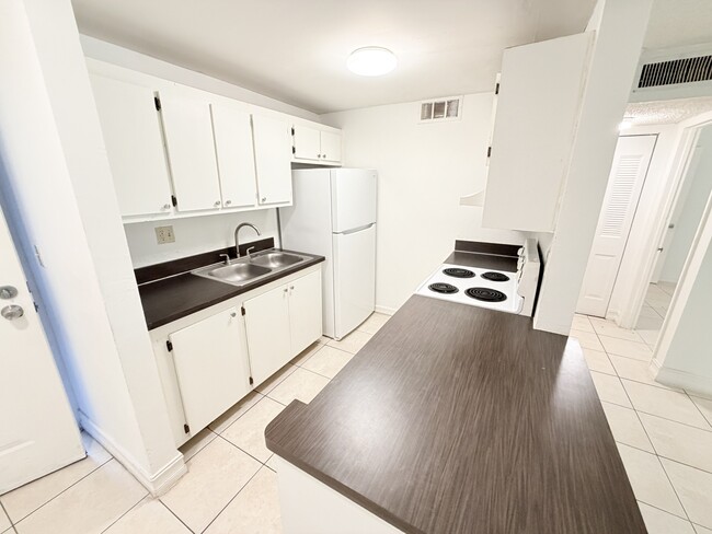 Building Photo - 1850 N Congress Ave