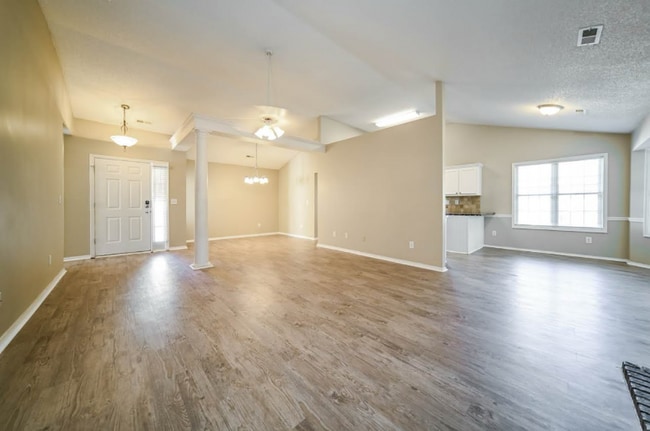 Building Photo - 905 Castlerock Way