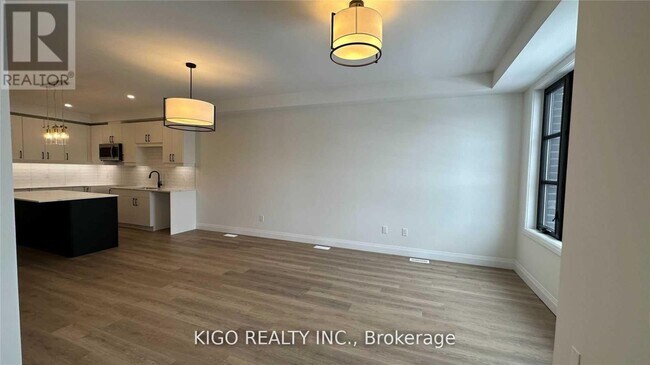 Photo du bâtiment - 3900 Savoy St