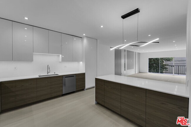 Foto del edificio - 10630 Wilkins Ave
