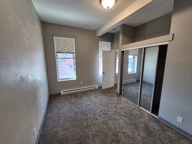 Building Photo - 301 N Riverfront Dr