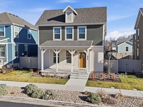 Building Photo - 979 Shoreline Dr