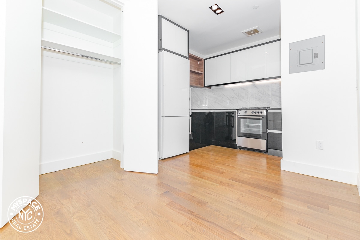 581 Ocean Pkwy Unit 1F, Brooklyn, NY 11218 Room for Rent in Brooklyn