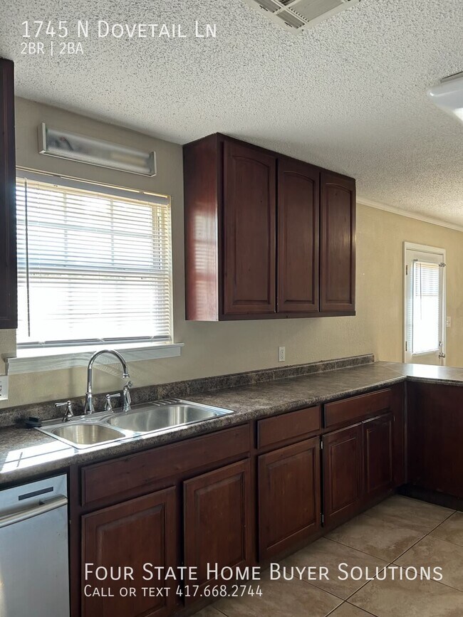 Foto del edificio - 1745 N Dovetail Ln