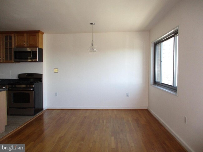 Building Photo - 1200 S Arlington Ridge Rd