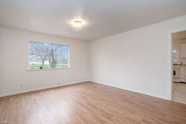 Building Photo - 2 br, 1 bath Duplex - 62733 Red Arrow Hwy ...
