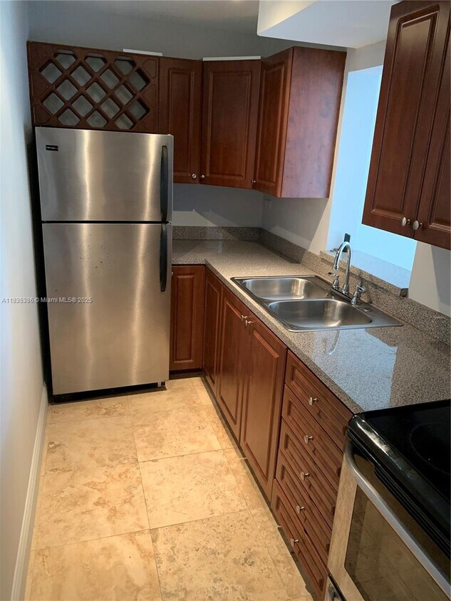 Foto principal - 1740 NW N River Dr