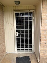 Building Photo - 6423 S Briar Bayou Dr