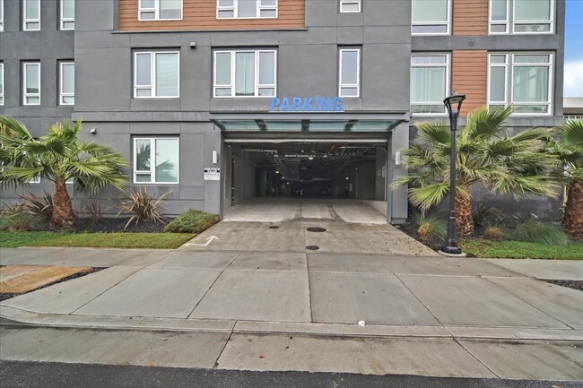 Building Photo - 5933 Sunstone Dr