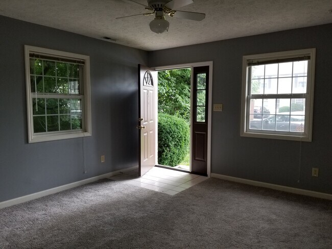 Foto del edificio - Nice Sherwood Hills Condo