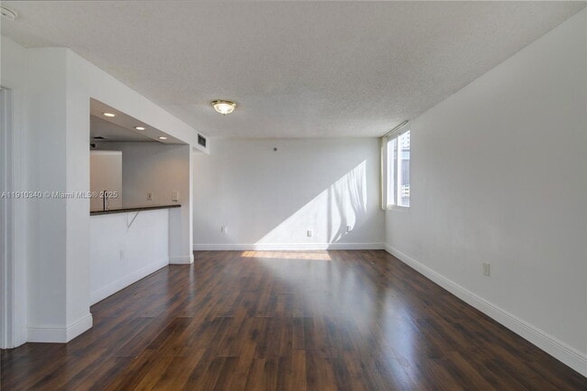 Building Photo - 850 N Miami Ave