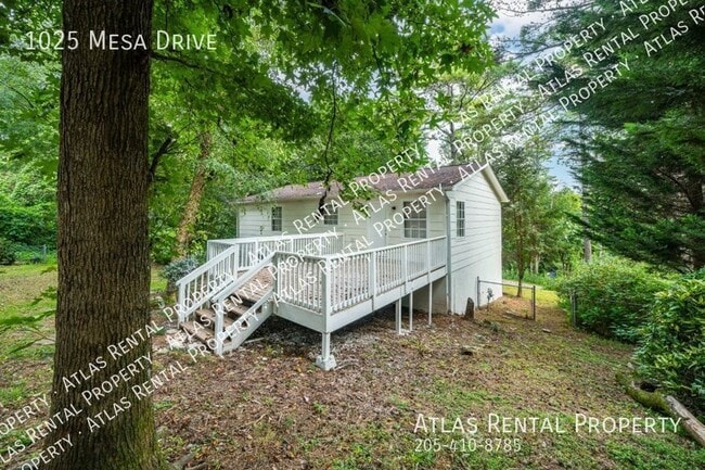 Building Photo - 1025 Mesa Dr