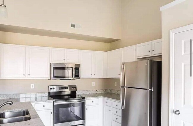 Building Photo - 2103 Cool Springs Ct