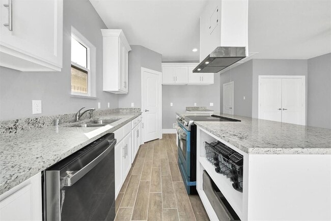 Photo - 5754 Reed Rd House