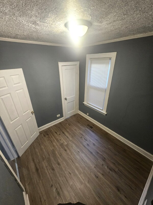 Building Photo - 8520 S Escanaba Ave