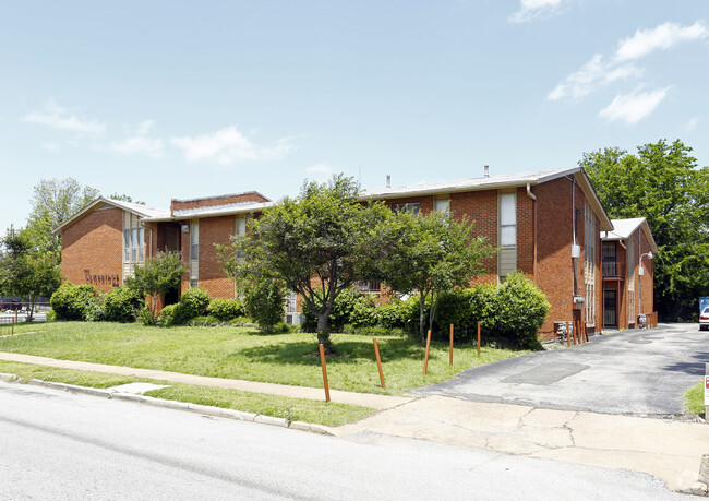 Cambridge Apartments - The Courtyard at Monroe