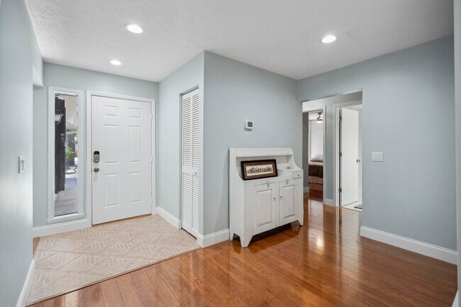 Building Photo - 5300 SE Schooner Oaks Way