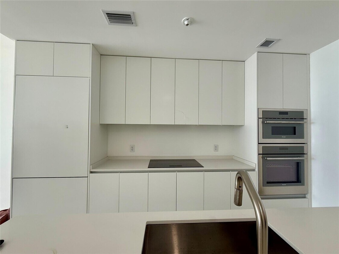 Foto principal - 700 NE 24th St