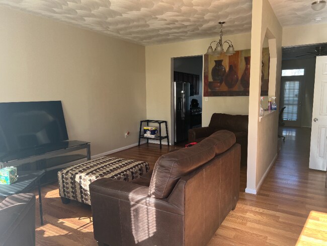 Foto del edificio - 4011 Ketch Dr