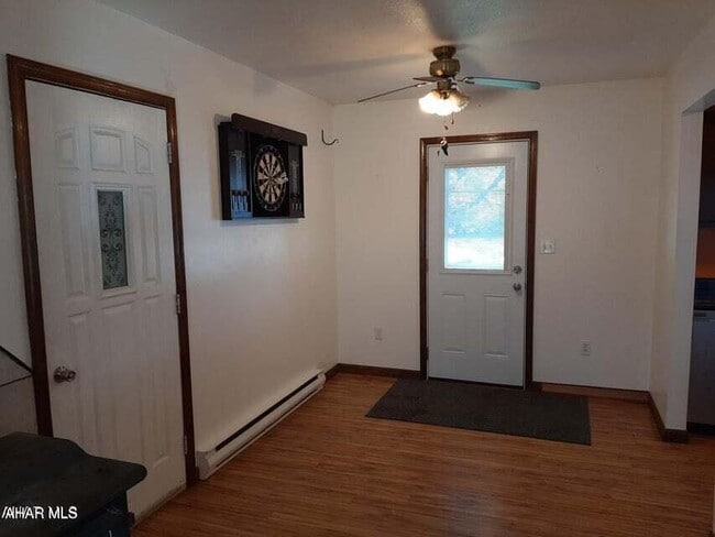 Building Photo - 306 Red Oak Ln