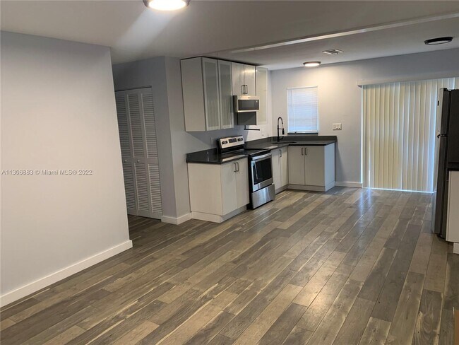 Foto del edificio - 790 NE 46th Ct