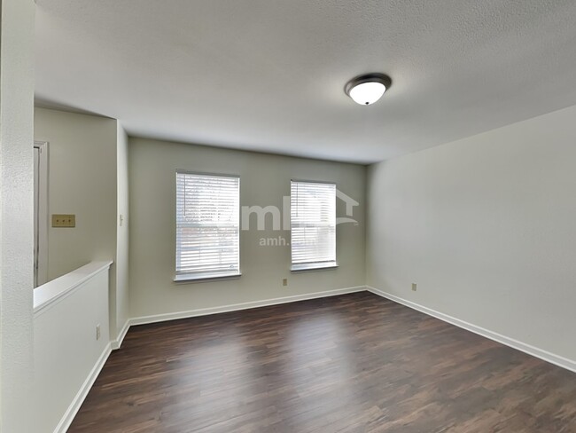 Foto del edificio - 9508 Weston Woods Ln