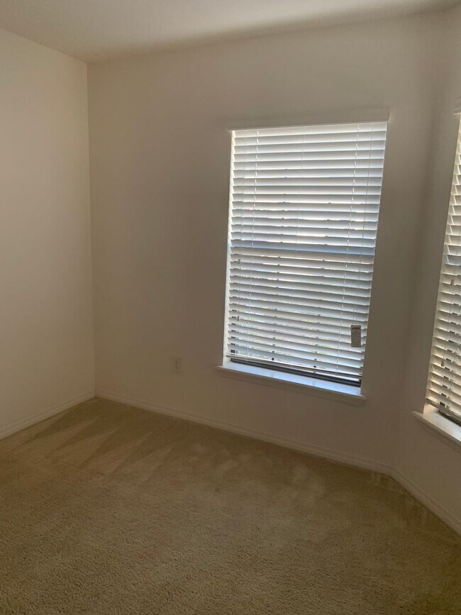 Foto del edificio - 5725 Lacar Way