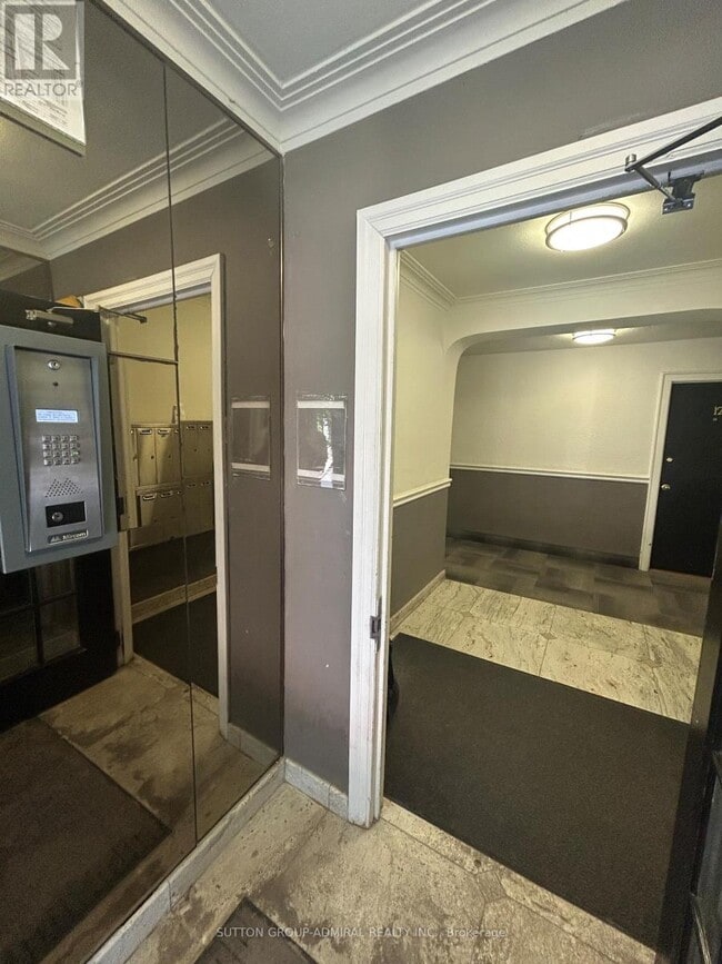 Building Photo - 166 Eastbourne Ave