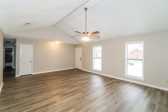 Foto del edificio - 3925 Birchshade Cove