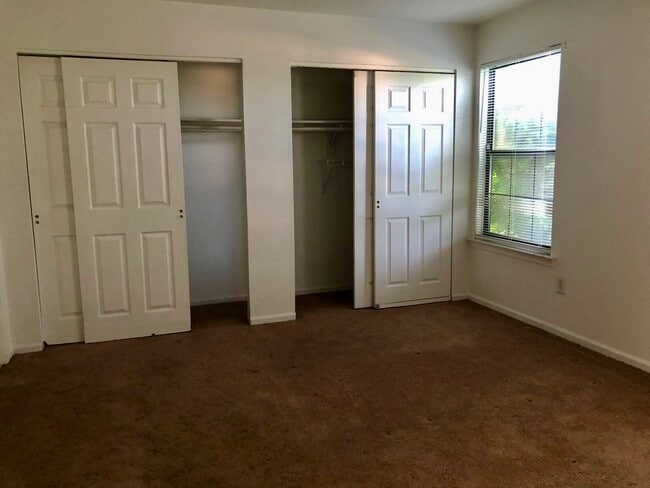 Building Photo - 404 Woodbridge Commons Way