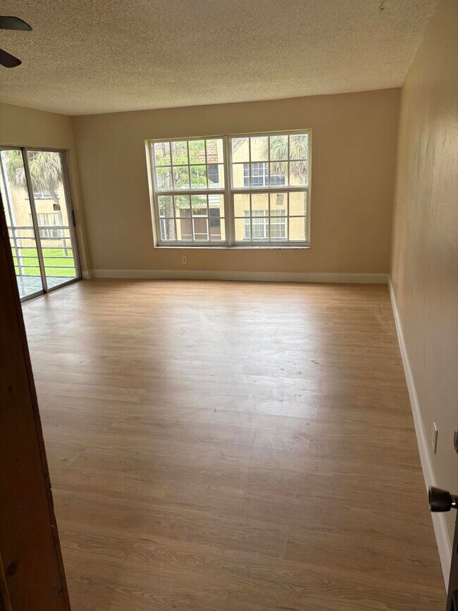 Foto del edificio - 4211 NW 19th St