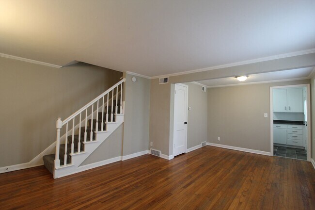 Building Photo - 2 Bedroom Duplex in North Kansas City