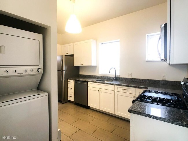 Foto del edificio - 3 br, 1.5 bath Townhome - 2225 N College Ave