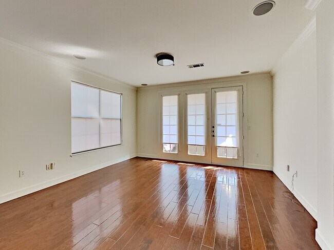 Foto del edificio - 3818 Holland Ave