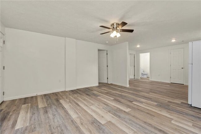 Building Photo - 390 US-30