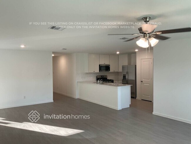 Building Photo - 3950 Saddleback Dr