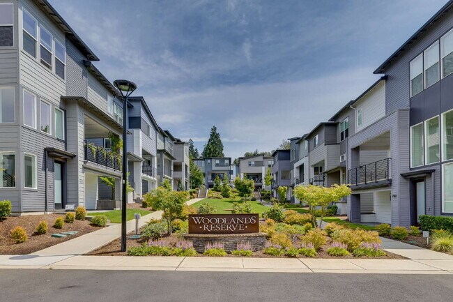 Foto del edificio - Modern Luxury Living in the Heart of Kirkland- Available for RENT August 15th