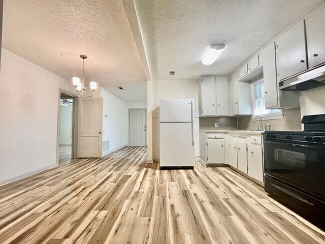 Building Photo - 619 Barbara Dr