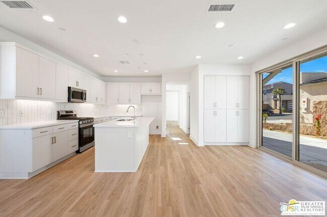 Foto del edificio - 74246 Storke Dr