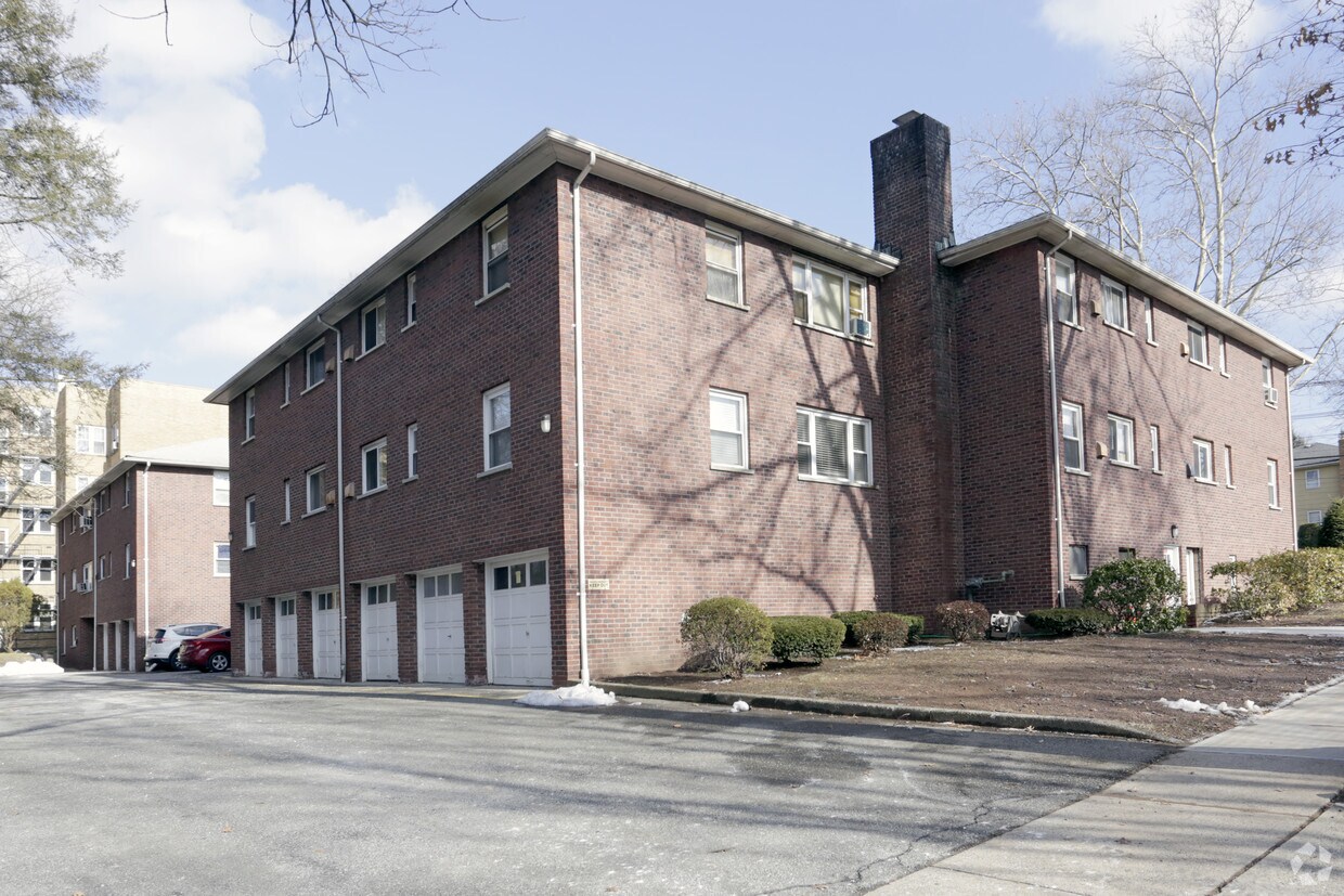 200210 Broad Ave, Leonia, NJ 07605 Apartments in Leonia, NJ