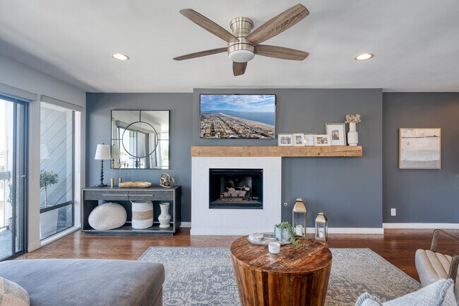 Foto del edificio - 748 Manhattan Beach Blvd