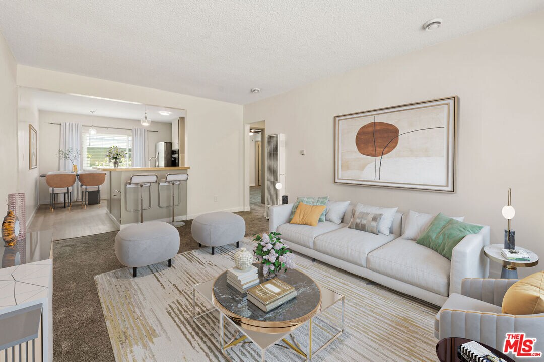 Foto principal - 8335 W Manchester Ave