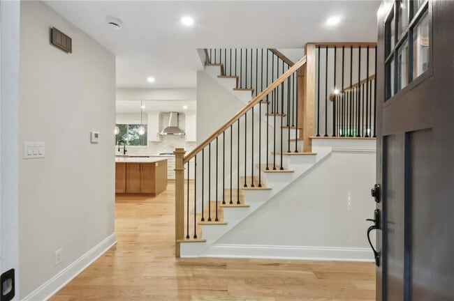 Building Photo - 545 Woodman Pl