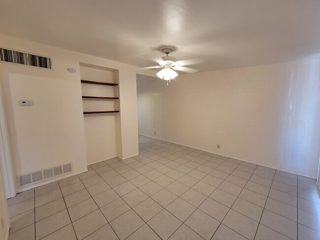 Foto del edificio - 3423 E Flower St