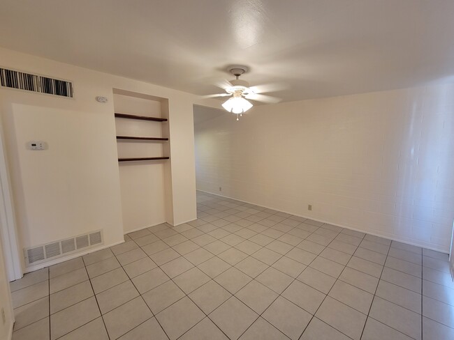 Building Photo - 3423 E Flower St