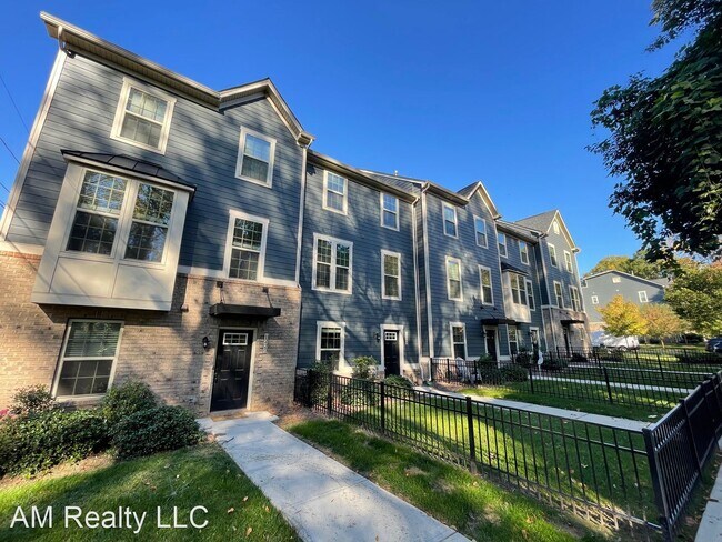 Building Photo - 3 br, 2.5 bath House - 1224 Queen Lyon Court