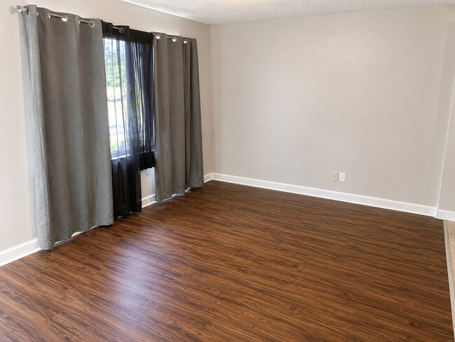 Foto del edificio - HALF OFF SECURITY DEPOSIT – MOVE-IN SPECIAL!