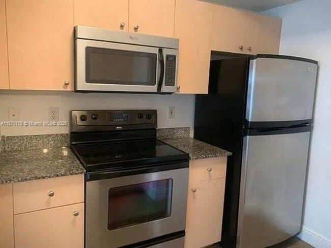 Foto del edificio - 2557 Centergate Dr