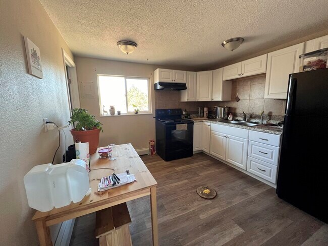 Cocina - 7060 Alegre Cir